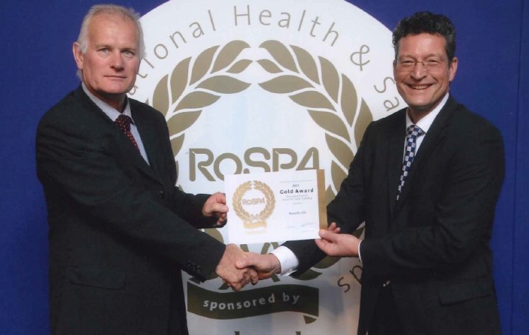 Roger Fitton receives the RoSPA Gold Award on behalf of Russells Construction